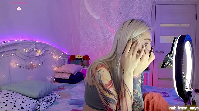 LillyMoure  online show from 10.13.25