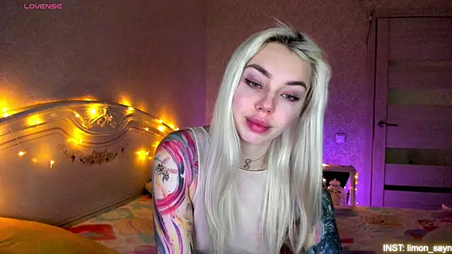 LillyMoure  online show from 03.16.26