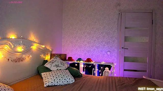 LillyMoure  online show from 04.08.26