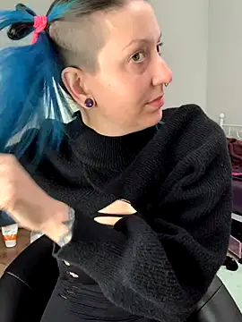 MissCumberdale online show from 12.14.25