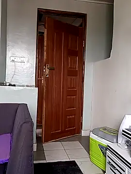 Snapshot of Prettybecs chatting on 12.10.24 Prettybecs online show from 12.10.24