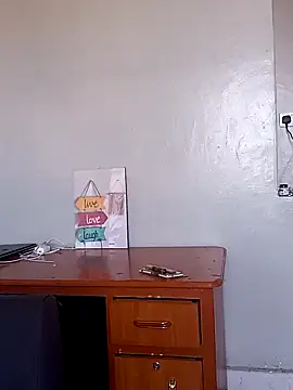 Snapshot of Prettybecs chatting on 12.31.24 Prettybecs online show from 12.31.24