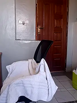 Snapshot of Prettybecs chatting on 02.19.25 Prettybecs online show from 02.19.25