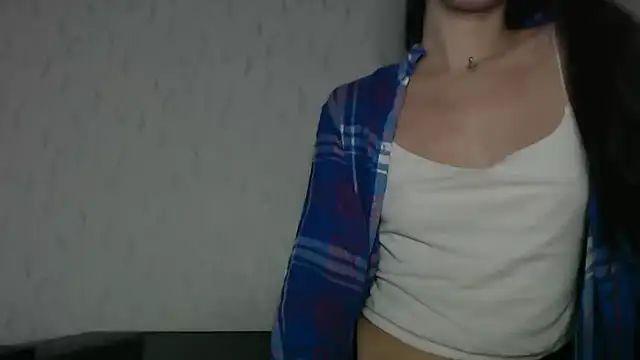 Snapshot of HoneyWiles chatting on 12.16.24 HoneyWiles online show from 12.16.24