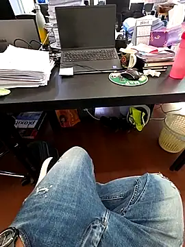 Snapshot of dream_catcher chatting on 12.23.25 dream catcher online show from 12.23.25