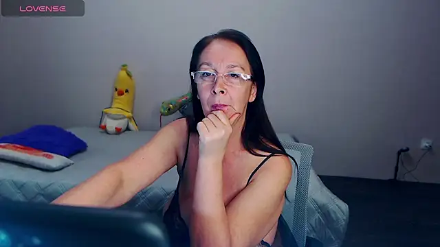 Snapshot of Celine_Faer1 chatting on 04.06.26 Celine Faer1 online show from 04.06.26