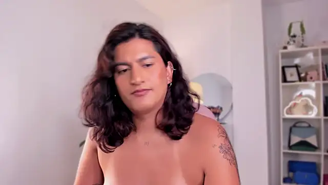 Snapshot of ari_artis chatting on 02.13.25 ari artis online show from 02.13.25