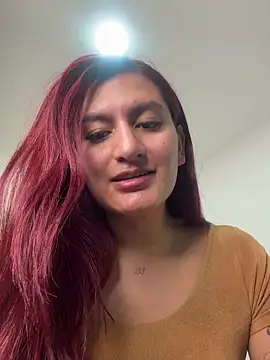 Snapshot of ari_artis chatting on 10.29.25 ari artis online show from 10.29.25