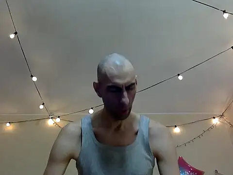 Snapshot of HandsomeAlfie chatting on 10.08.25 HandsomeAlfie online show from 10.08.25