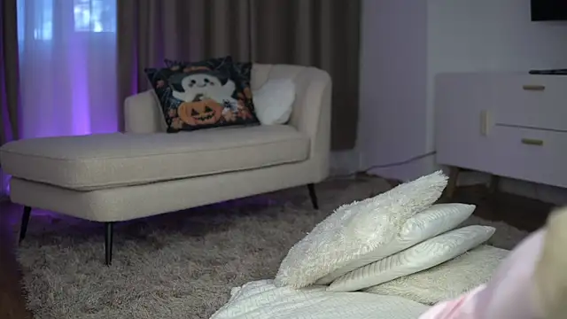 TiffanyMaze online show from 10.30.25