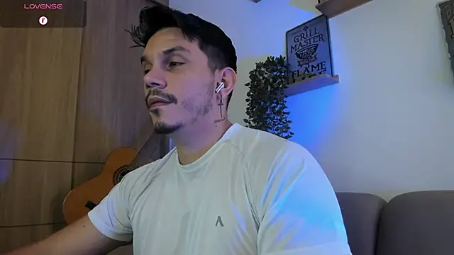 Snapshot of alejandro_stark chatting on 04.24.26 alejandro stark online show from 04.24.26