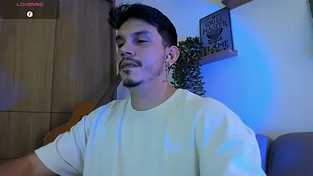 Snapshot of alejandro_stark chatting on 04.24.26 alejandro stark online show from 04.24.26