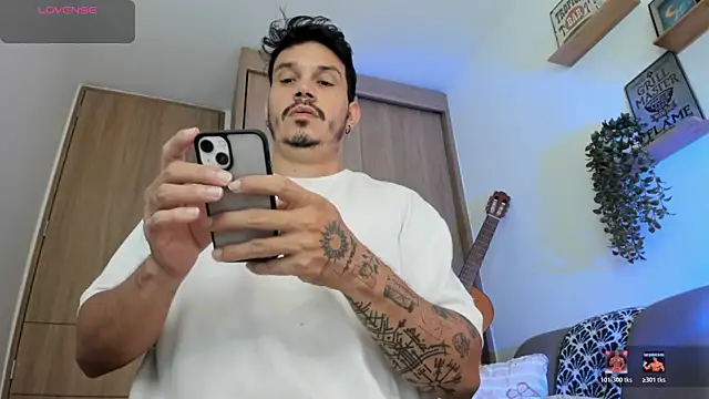 Snapshot of alejandro_stark chatting on 05.29.26 alejandro stark online show from 05.29.26