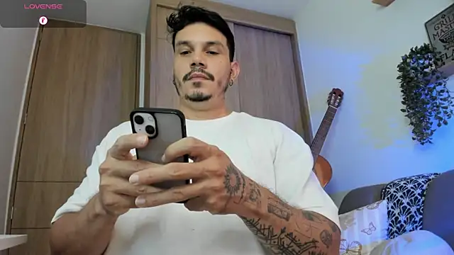 Snapshot of alejandro_stark chatting on 06.18.26 alejandro stark online show from 06.18.26