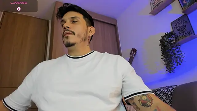 Snapshot of alejandro_stark chatting on 06.20.26 alejandro stark online show from 06.20.26
