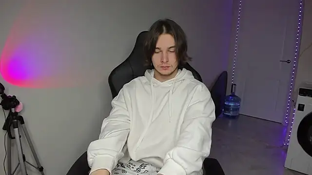 Vincent Strong online show from 12.10.24