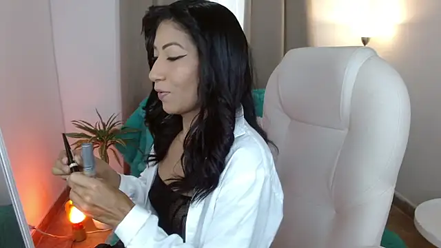 sofia perez    online show from 02.13.25