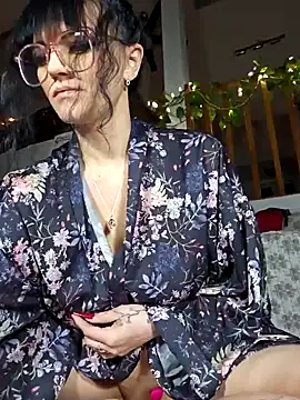 Snapshot of anyalikestosuck chatting on 12.17.24 anyalikestosuck online show from 12.17.24