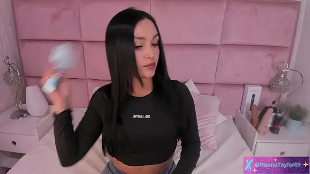 HannaTaylor online show from 10.07.25