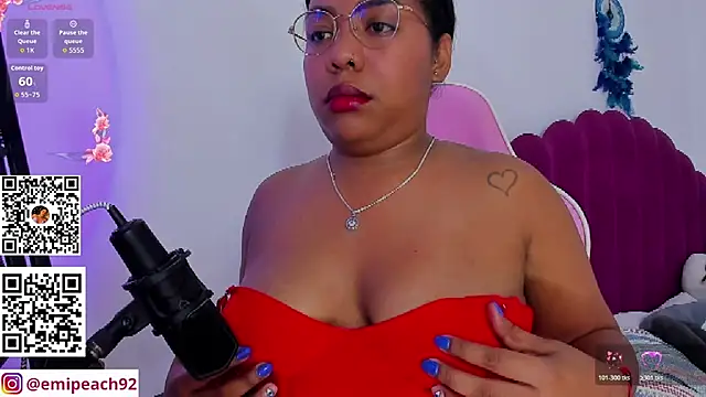 Snapshot of samanthaabloom chatting on 06.12.26 samanthaabloom online show from 06.12.26