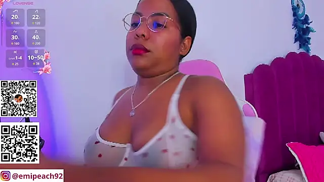 Snapshot of samanthaabloom chatting on 06.24.26 samanthaabloom online show from 06.24.26