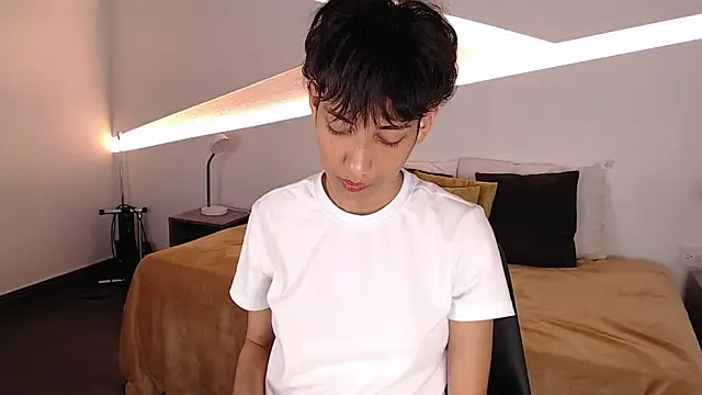 hot little bunny online show from 02.03.25