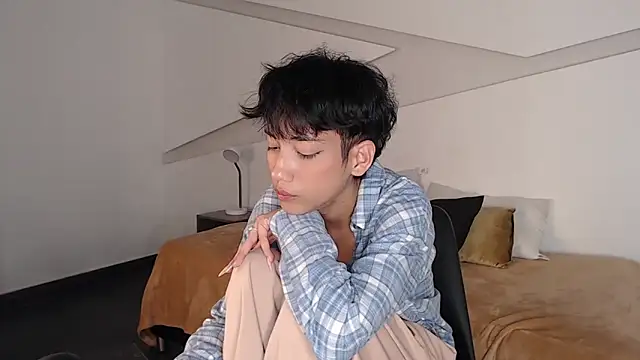 hot little bunny online show from 02.06.25