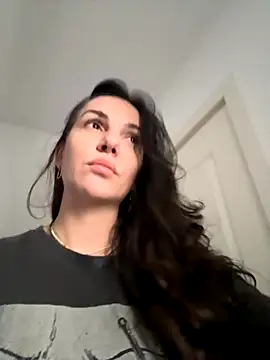 TaniaAmore online show from 10.27.25