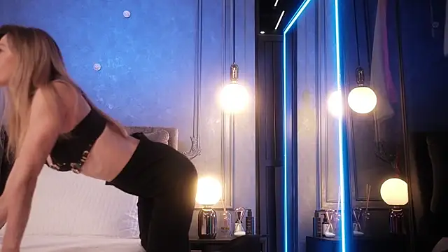 Rikka Moore online show from 10.25.25