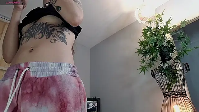 Snapshot of VickyJackson_ chatting on 01.12.25 VickyJackson online show from 01.12.25