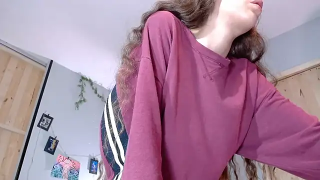 Snapshot of VickyJackson_ chatting on 09.19.25 VickyJackson online show from 09.19.25