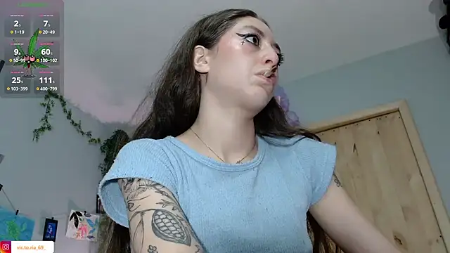 Snapshot of VickyJackson_ chatting on 10.11.25 VickyJackson online show from 10.11.25