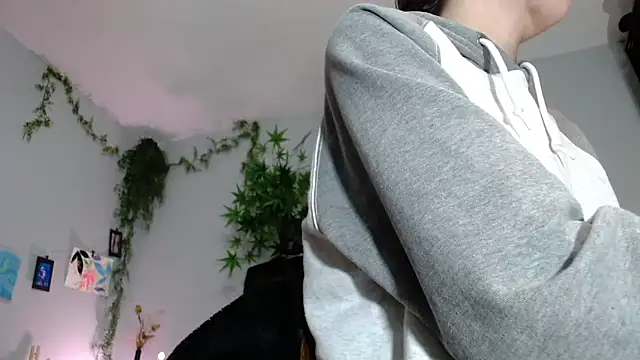Snapshot of VickyJackson_ chatting on 10.21.25 VickyJackson online show from 10.21.25