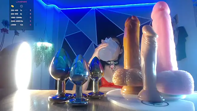 DaMikaela  online show from 11.12.25