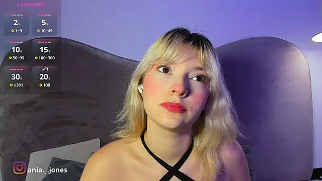 Snapshot of Ania_jones chatting on 12.22.24 Ania jones online show from 12.22.24