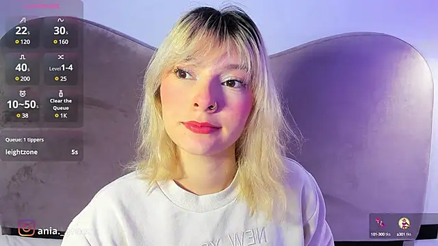 Snapshot of Ania_jones chatting on 12.23.24 Ania jones online show from 12.23.24