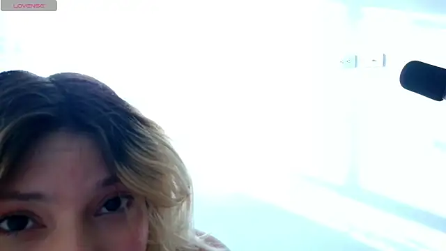 Snapshot of Ania_jones chatting on 10.17.25 Ania jones online show from 10.17.25