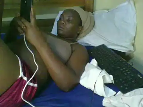 Snapshot of sweet-frida22 chatting on 02.13.25 sweet-frida22 online show from 02.13.25