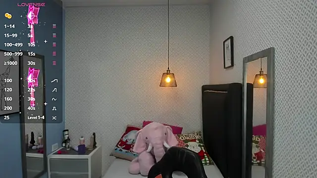 LORENADAVIES online show from 12.10.24