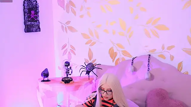 Misselektra   online show from 10.31.25