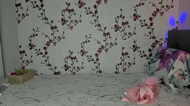 Alisagold90 online show from 10.13.25