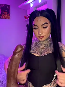 CloeeBeckam online show from 11.04.25