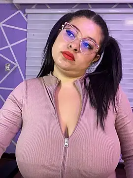MiiaaJoness online show from 05.04.26