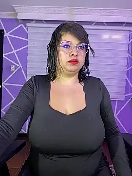 Snapshot of MiiaaJoness chatting on 05.25.26 MiiaaJoness online show from 05.25.26