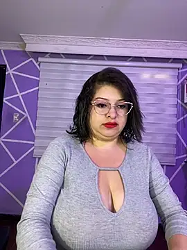 Snapshot of MiiaaJoness chatting on 06.17.26 MiiaaJoness online show from 06.17.26