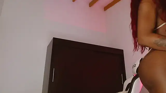 Snapshot of Ebony_D0ll chatting on 09.18.25 Ebony D0ll online show from 09.18.25