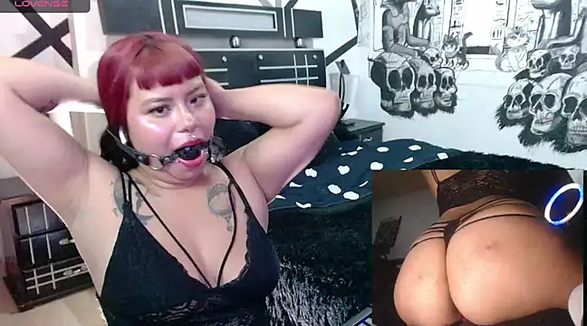 Snapshot of miss_cloverrr chatting on 12.12.24 miss cloverrr online show from 12.12.24