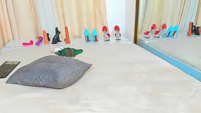 Yummy squirter online show from 10.27.25