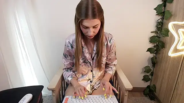 Miss Christine Cardo online show from 05.26.26