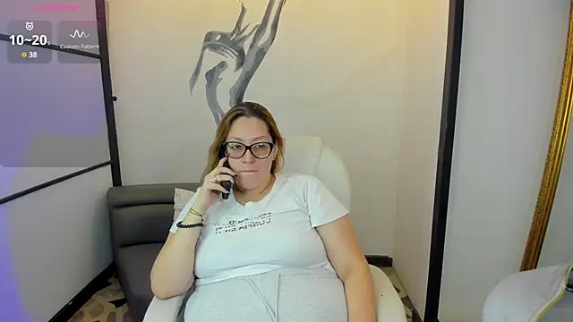 Snapshot of NiickyJones chatting on 02.25.25 NiickyJones online show from 02.25.25